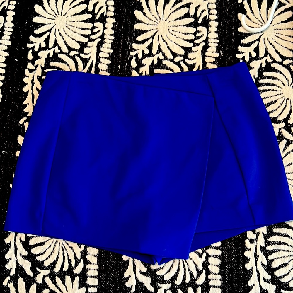 Express, blue skort. Size 6.